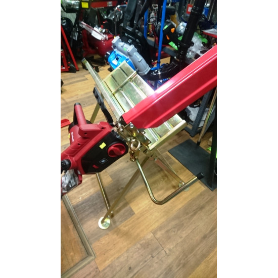 Statīvs malkas zāģēšanai ar motorzāģa iestiprināšanu