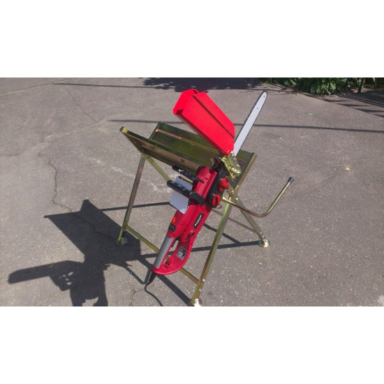 Statīvs malkas zāģēšanai ar motorzāģa iestiprināšanu