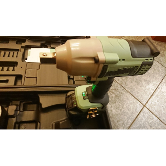 Trieciena uzgriežņu atslēga KIELDER 18V 1/2 700 Nm ! 2x 4Ah Li-Ion akumulatori, Populāra autosportā.