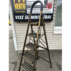 Kāpnes trepes A tipa 6 pakāpieni mājsaimniecības saliekamas zelta krāsā iederas jebkurā skaistā interjerā