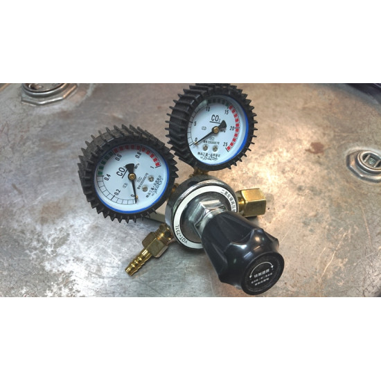 Reduktors metināšanai, CO2, ogļskābās gāzes regulators balonam