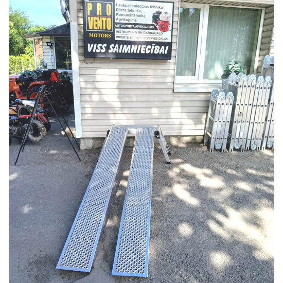 Rampas laipas uzbraucamā 2,5m 1000kg uz abām