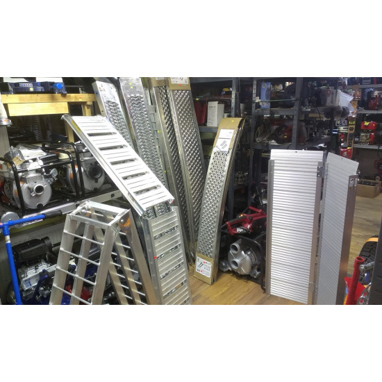 Rampas laipas uzbraucamās 1,61m max celtspēja 4050 kg uz abām rampām kopā