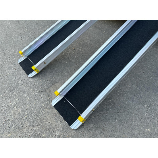 Rampa ratiņkrēslam motociklam kravai uzbraucama laipa teleskopiski izvelkama viegls alumīnijs pretslīdes pārklājums 270 kg izmērs pielāgojams 122 -214 cm