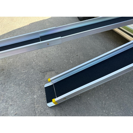 Rampa ratiņkrēslam motociklam kravai uzbraucama laipa teleskopiski izvelkama viegls alumīnijs pretslīdes pārklājums 270 kg izmērs pielāgojams 122 -214 cm