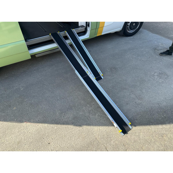 Rampa ratiņkrēslam motociklam kravai uzbraucama laipa teleskopiski izvelkama viegls alumīnijs pretslīdes pārklājums 270 kg izmērs pielāgojams 122 -214 cm