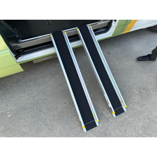 Rampa ratiņkrēslam motociklam kravai uzbraucama laipa teleskopiski izvelkama viegls alumīnijs pretslīdes pārklājums 270 kg izmērs pielāgojams 122 -214 cm