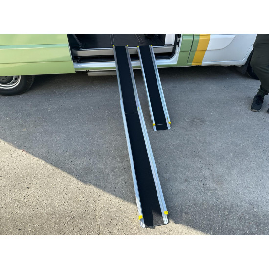 Rampa ratiņkrēslam motociklam kravai uzbraucama laipa teleskopiski izvelkama viegls alumīnijs pretslīdes pārklājums 270 kg izmērs pielāgojams 122 -214 cm