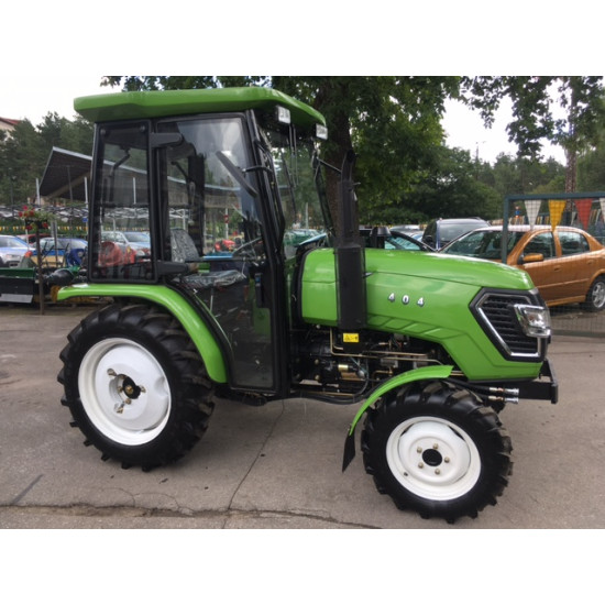 Traktors 40 ZS 4 cilindri, ūdens dzesēšana