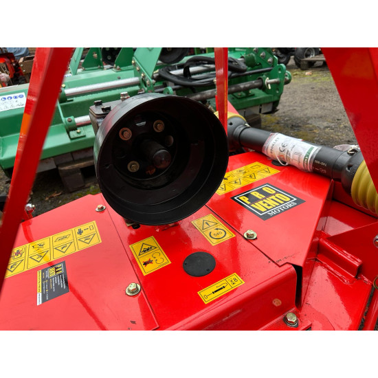 Pļaujmašīna mauriņa pļaujmašīna FM180 Finish mower 1,8m skaista gluda mauriņa uzturēšanai traktoram 3 punktu uzkarei cena ar PVN kardāns ir komplektā