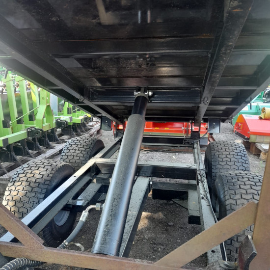 Piekabe traktoram treileris hidraulisks pašizgāzējs celtspēja 1,5t  T2W Ir jau mūsu vekalā uz vietas