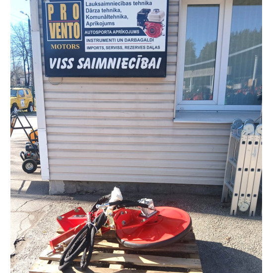 Pļaujmašīna kokiem stabiņiem barjerām kustīgais Satelītdisks smalcinātājiem