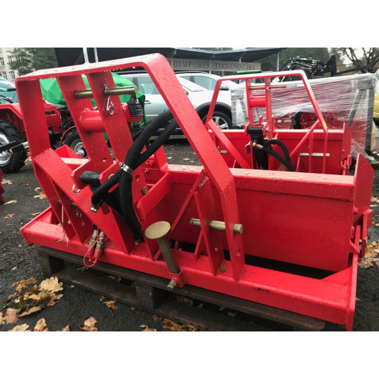 Kauss, kaste traktoram 3 punktu uzkarei PRI160 1,6m ar hidraulisku izkraušanu, dažādi platumi uz vietas 1,1m, 1,4m, 1,6m, 1,8m