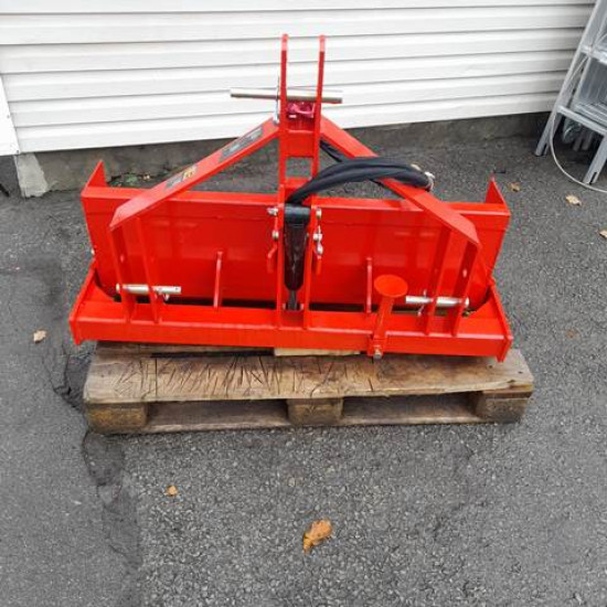 Kauss, kaste traktoram 3 punktu uzkarei PRI160 1,6m ar hidraulisku izkraušanu, dažādi platumi uz vietas 1,1m, 1,4m, 1,6m, 1,8m