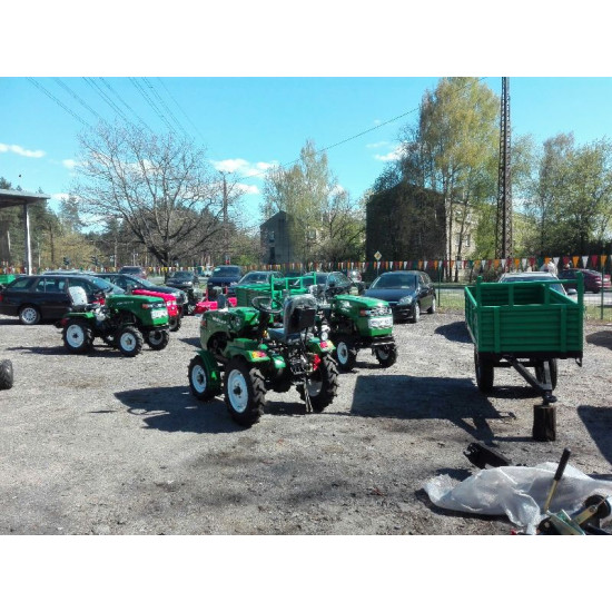 Traktors 40 ZS 4 cilindri, Ar 4 funkciju frontālo iekrāvēju, ūdens dzesēšana