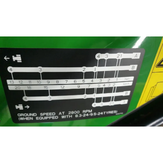 Traktors John Deere 28Zs 3028 4x4