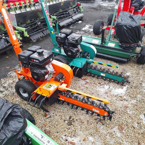 Tranšeju racējs augstuma regulēšana ar skrūves mehānismu un benzīna motoru 16 zs kabeļu ūdensvadu ierīkošanai