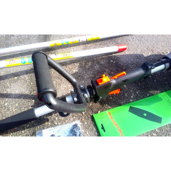 Trimmeris multifunkcionāls ar dažādiem maināmiem galiem  visiem darbiem benzīns 2taktu 52ccm, 2,6 Zs  4in1